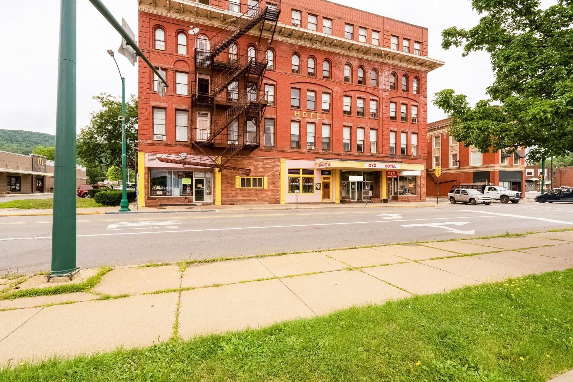 OYO Hotel Bradford Main St PA Exterior foto