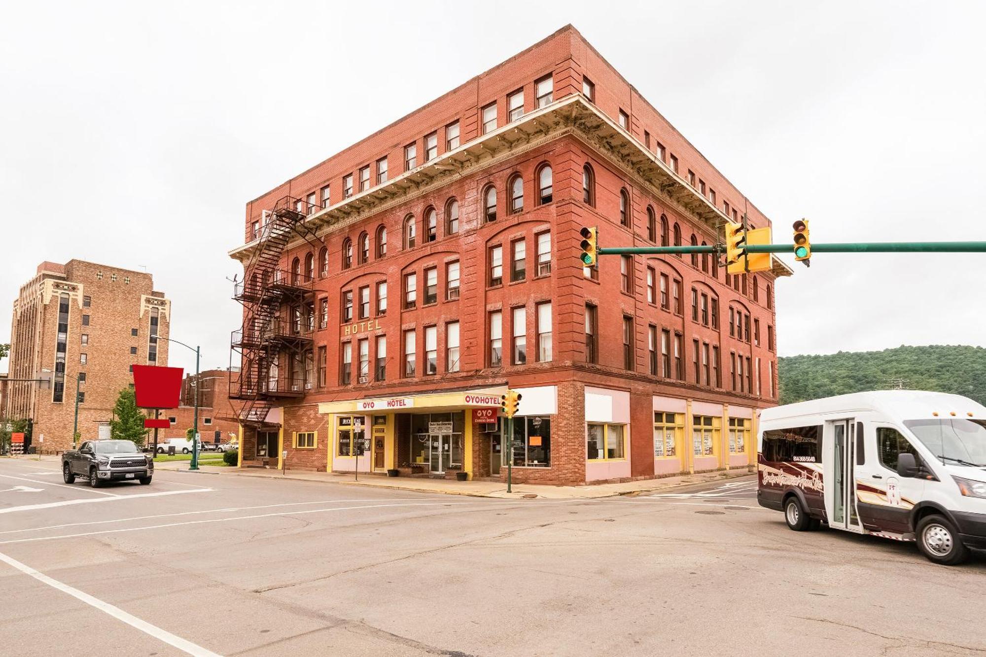 OYO Hotel Bradford Main St PA Exterior foto
